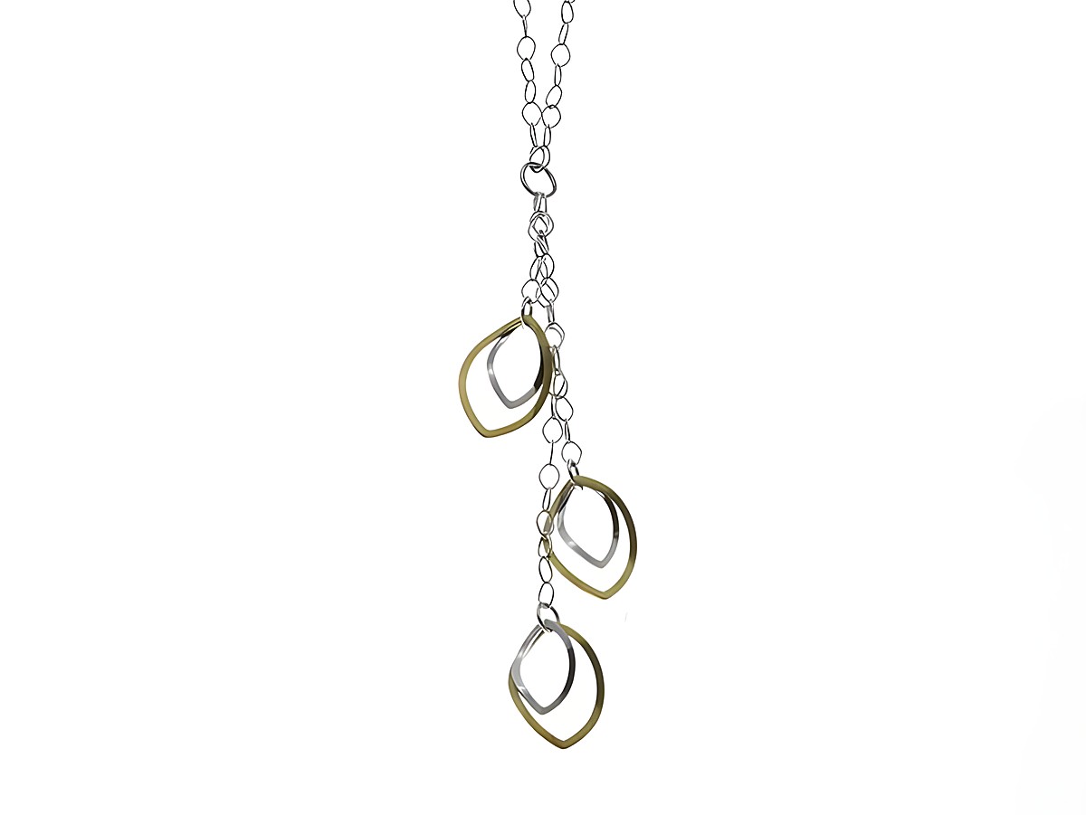 Y-Kette mit Anhänger kunstvoll aus Sterling Silber von Juwelier Harnisch, 43 cm lang, zeigt ein elegantes Design mit drei hängenden, blattförmigen Elementen in unterschiedlichen Farben.