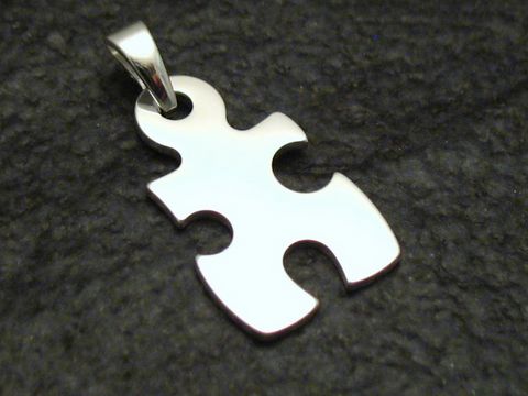 Sterling Silber Anhänger in Form eines Puzzles, glänzende Oberfläche, Hersteller Juwelier Harnisch, ideal für personalisierte Geschenke oder eigene Schmuckkollektionen.