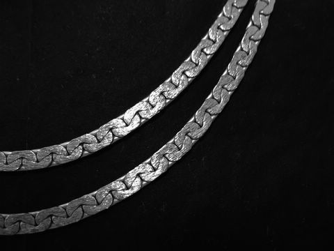 Collier Kette aus Silber - 2 reihig - Designerschmuck, Hersteller: Juwelier Harnisch, zeigt ein elegantes und modernes Kettenmuster in hochwertiger Verarbeitung.