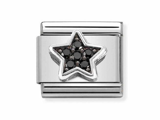 Ein Edelstahlanhänger mit oxidierten symbolischen Motiven in Form eines Sterns, verziert mit schwarzen Zirkonia-Steinen, der eleganten Stil vermittelt. Hersteller Nomination.