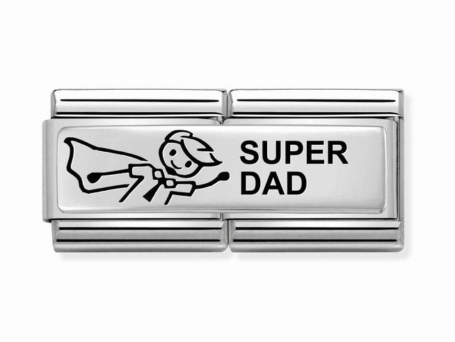 Eine silberne Armbandschnalle von Nomination Classic Sterling Silver mit der Aufschrift Super Dad und einer Abbildung eines Comic-Charakters im Superhelden-Look.