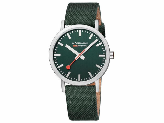 Mondaine Uhr Classic A660.30360.60SBF mit 40 mm Gehäuse, Waldgrün Ziffernblatt, rotem Sekundenzeiger und grünem Textilarmband, zeitloses Design und hohe Funktionalität.