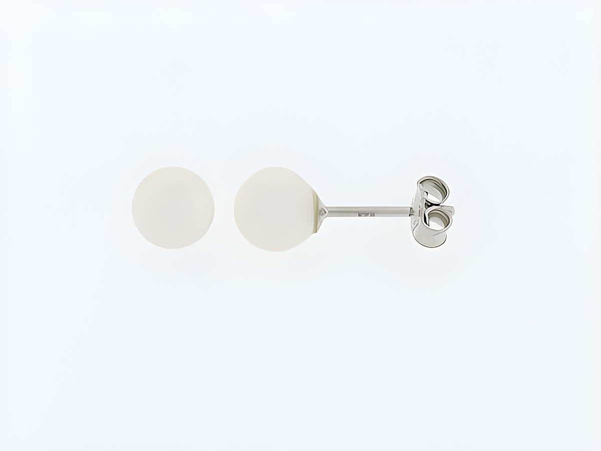 Silber Ohrringe mit Kugel aus Silber und 6 mm großen Süßwasser Zuchtperlen, hergestellt von Juwelier Harnisch, elegante Perlen Ohrringe für jeden Anlass.