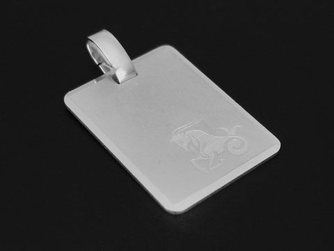 30961-0 Silber Anhänger mit gravierter Platte und Sternzeichen Steinbock, rhodiniert und mattiert, hergestellt von Juwelier Harnisch, ideal für besondere Anlässe oder als persönliches Geschenk.
