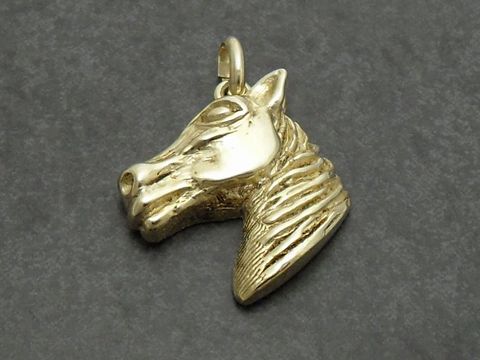 Silber Anhänger vergoldet Pferdekopf Pferd Glück Tier, Hersteller Juwelier Harnisch, detailreich gestaltet, ideal als Schmuckstück oder Glücksbringer.
