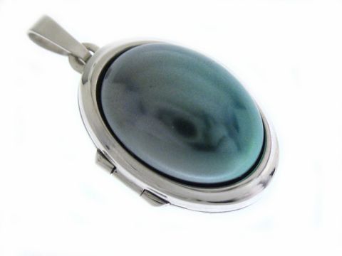 Perle graugrün Medaillon mit Cabochon aus Weißgold 585 von Juwelier Harnisch, elegantes Design, ideal für besonderen Schmuck.