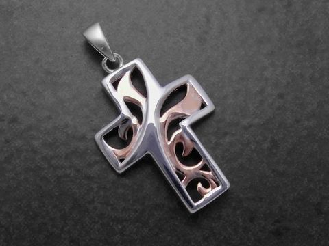 Silber Anhänger modernes Kreuz in rose bicolor mit Muster, Hersteller Juwelier Harnisch. Elegantes Design, ideal für stilvolle Akzente.