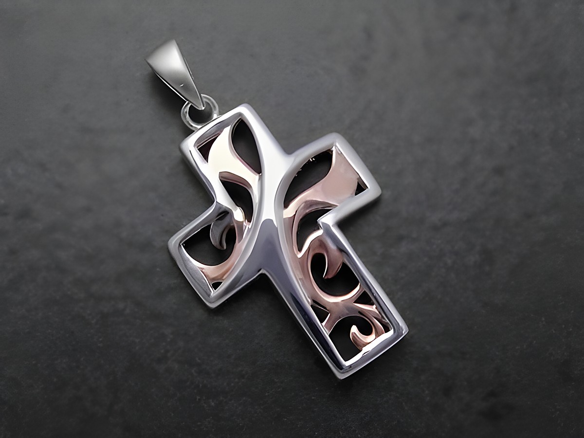 Silber Anhänger modernes Kreuz in rose bicolor mit Muster, Hersteller Juwelier Harnisch. Elegantes Design, ideal für stilvolle Akzente.