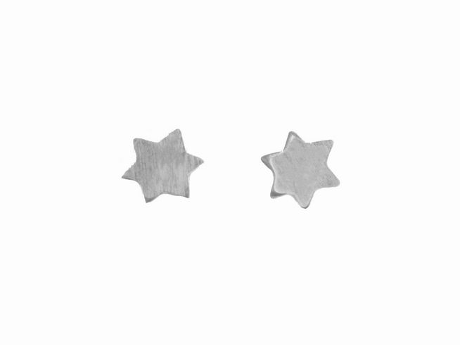 Ohrstecker in Sternform aus mattiertem Sterling Silber, zeitloses Design, perfekt für Kinder, Hersteller Juwelier Harnisch.