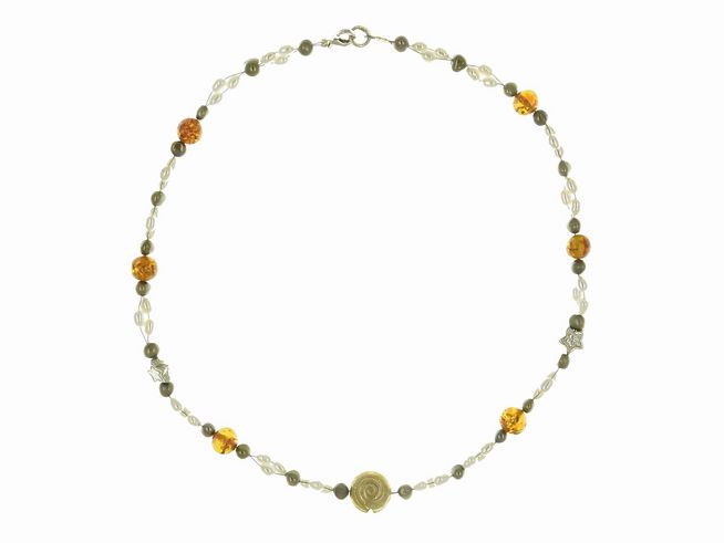 Perlenkette aus Süßwasser-Zuchtperlen in Weiß, Grün und Orange mit Bernstein, 3,5-8 mm, 41 cm lang, mit silbernen Elementen und dekorativen Stein-Details, Hersteller Juwelier Harnisch.