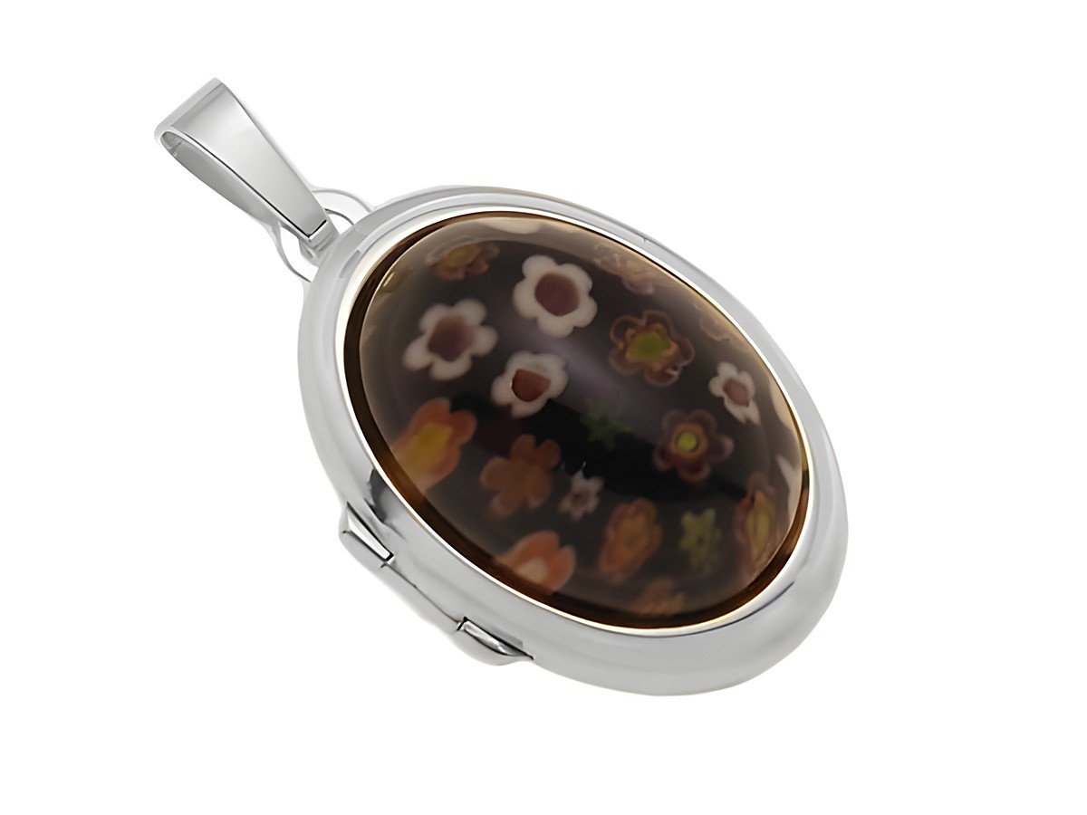 Millefiore Glas Cabochon in Schwarz, umrahmt von einem eleganten Sterling Silber Medaillon, hergestellt von Juwelier Harnisch, sorgt für einen besonderen Blickfang.