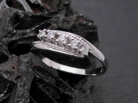 Weißgold Ring edel Gold 333 Zirkonia Goldring Gr. 54 Hersteller Juwelier Harnisch bis Gr. 54 17,5 glänzender Ring mit funkelnden Zirkonia-Steinen elegant und modern.