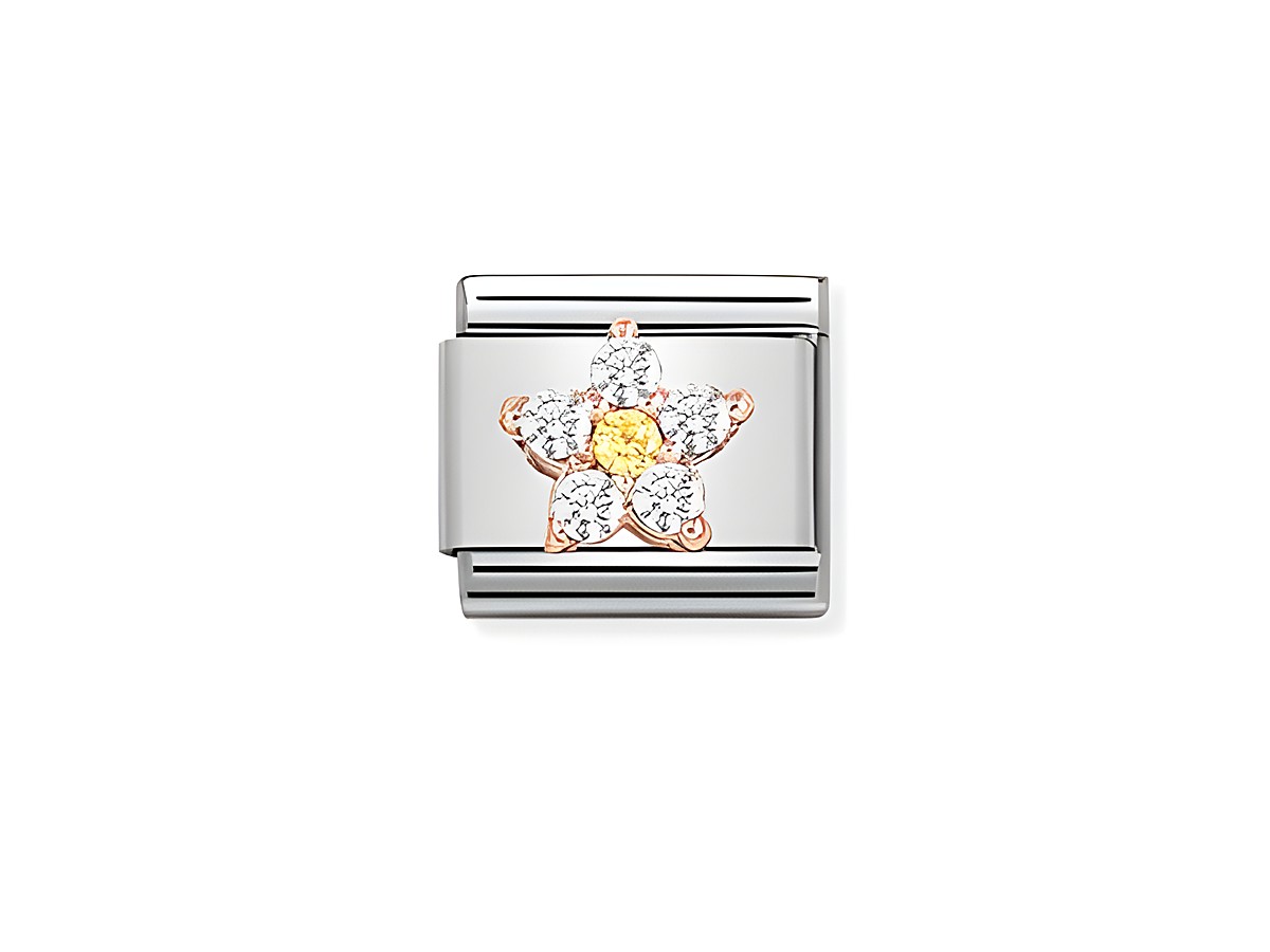 Classic Charm von Nomination in Roségold mit einer weißen und gelben Blume, verziert mit funkelnden Steinen, ideal für persönliche Armbänder.