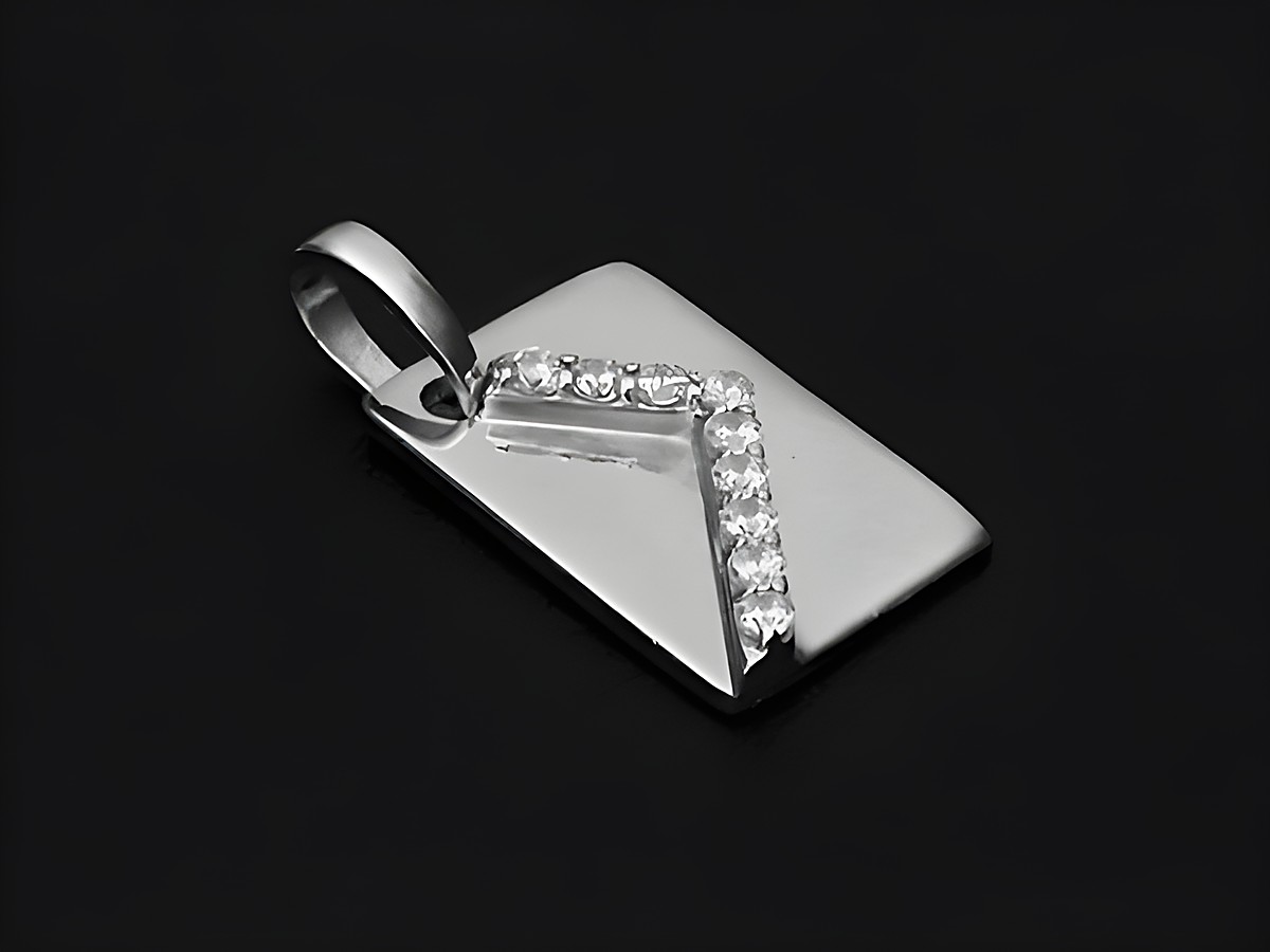Briefumschlag-Anhänger aus rhodinierten 925 Sterling Silber mit Zirkonia-Verzierung, symbolisch gestaltet, hergestellt von Juwelier Harnisch, geeignet für verschiedene Anlässe.