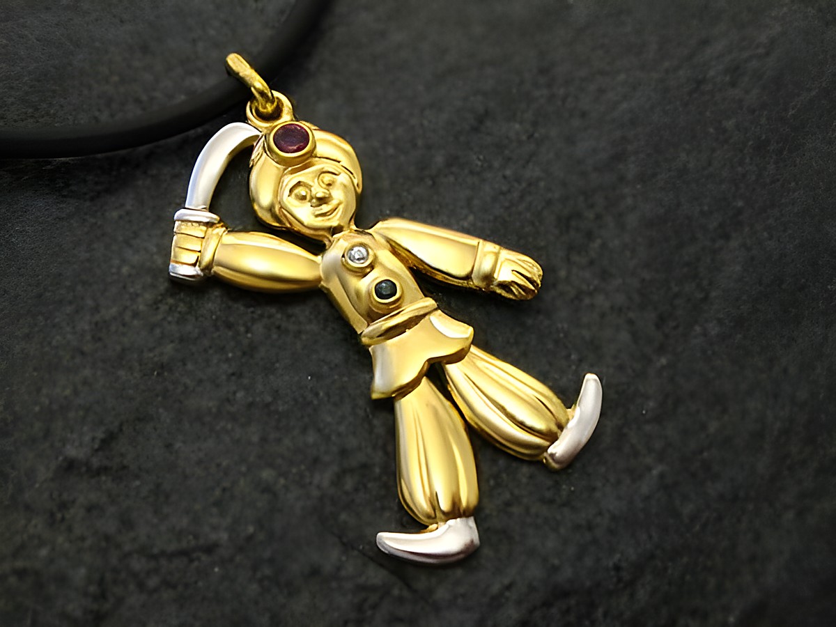 Mann beweglich mit Säbel und Turban, goldfarbener Anhänger mit Zirkonia, Hersteller: Juwelier Harnisch, Bicolor-Design.