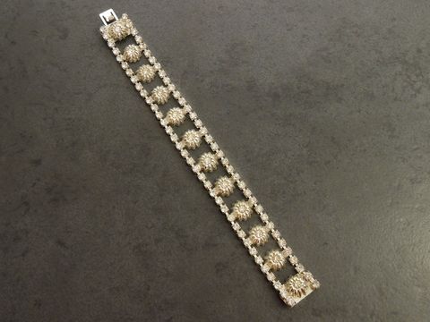 Strass Armband in aufregendem Weiß, 19 cm lang, silberfarbenes Design, hergestellt von Juwelier Harnisch, ideales Accessoire für jeden Anlass.