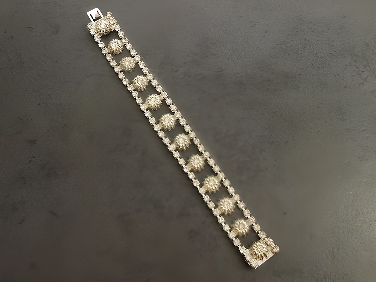Strass Armband in aufregendem Weiß, 19 cm lang, silberfarbenes Design, hergestellt von Juwelier Harnisch, ideales Accessoire für jeden Anlass. – Ansicht 2