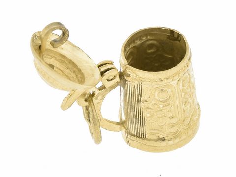 Bierkrug Anhänger aus 333 Gold, originell gestaltet mit feinen Details und einer beweglichen Abdeckung, hergestellt von Juwelier Harnisch, ideal für Liebhaber von Bierkrügen.