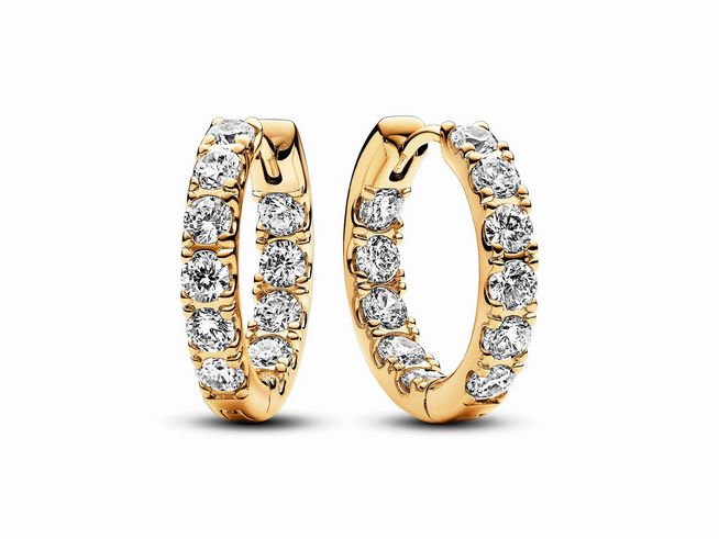 Funkelnde Ewigkeits-Ohrringe von Pandora, vergoldet in Gelbgold, verziert mit Zirkonia, elegant und zeitlos, perfekte Ergänzung für jeden Schmuckliebhaber.
