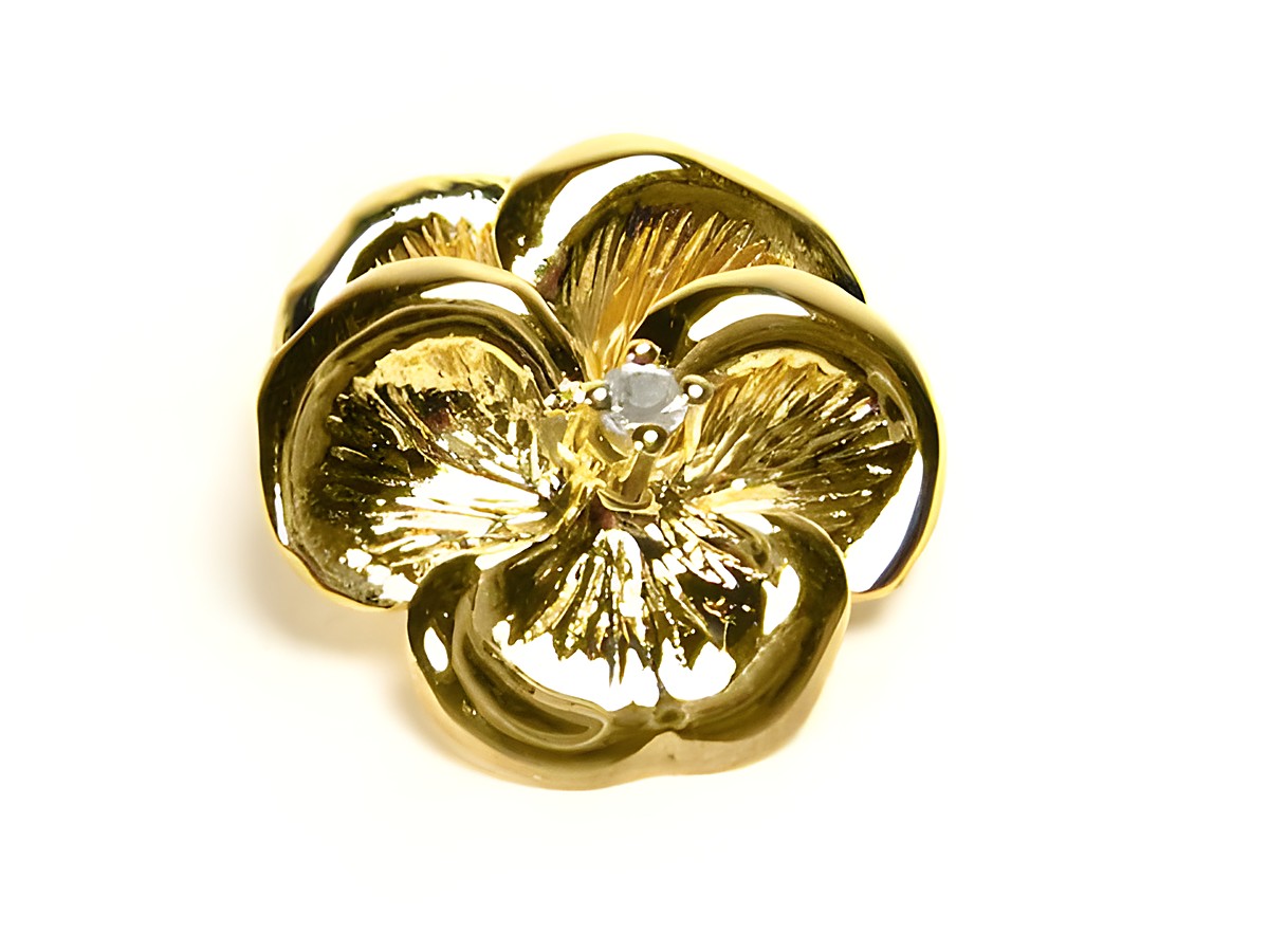 Gold Anhänger - Gold und Diamant 0,02 ct - poliert, Hersteller Juwelier Harnisch, gestaltet in Form einer Blume mit feiner Detailstruktur und einem funkelnden Diamanten in der Mitte.