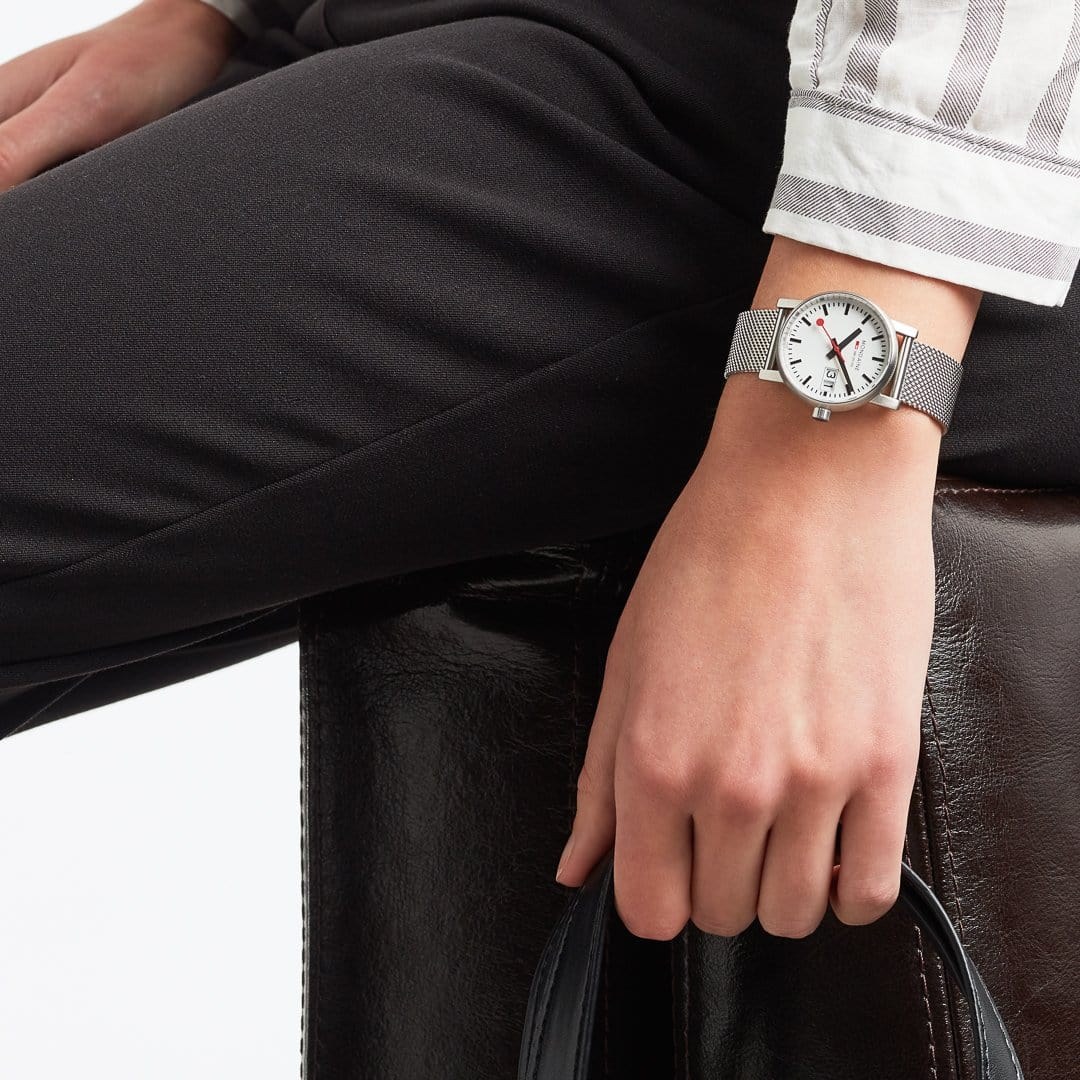 Mondaine SBB - evo2 30 mm - Saphire Crystal & Big Date - Damen Armbanduhr – Ansicht 2