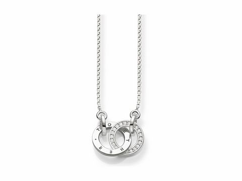 Collier von Thomas Sabo aus Silber mit zwei miteinander verbundenen Ringen, einer besetzt mit weißen Diamanten, Länge 45 cm, schlichte Eleganz für jeden Anlass.