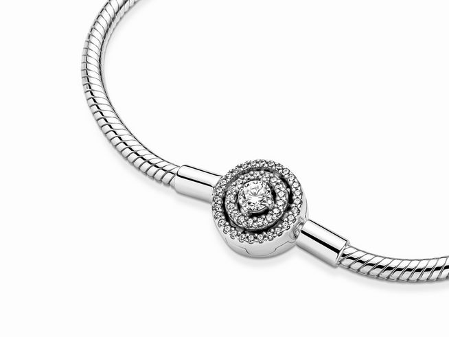 Pandora Armband 590038C01-16 aus Sterling Silber mit klaren Zirkonia, Halo Schlangenkette, zentrales Design mit funkelndem Anhänger, elegante und zeitlose Ergänzung für jedes Schmuckstück.