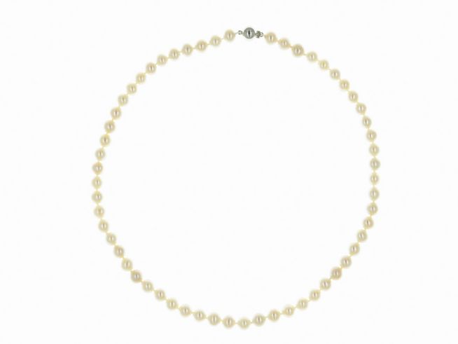 Perlenkette 45 cm in Weiß aus Süßwasser Zuchtperlen, klassisches Design, hergestellt von Juwelier Harnisch, ideal für elegante Anlässe und täglichen Gebrauch.