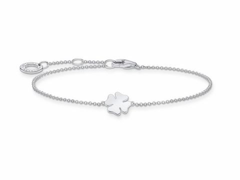 Silbernes Armband mit einem Kleeblatt-Anhänger aus der Thomas Sabo Charming Collection, verstellbare Länge von 16 bis 19 cm, eleganter Armschmuck für vielseitige Outfits.
