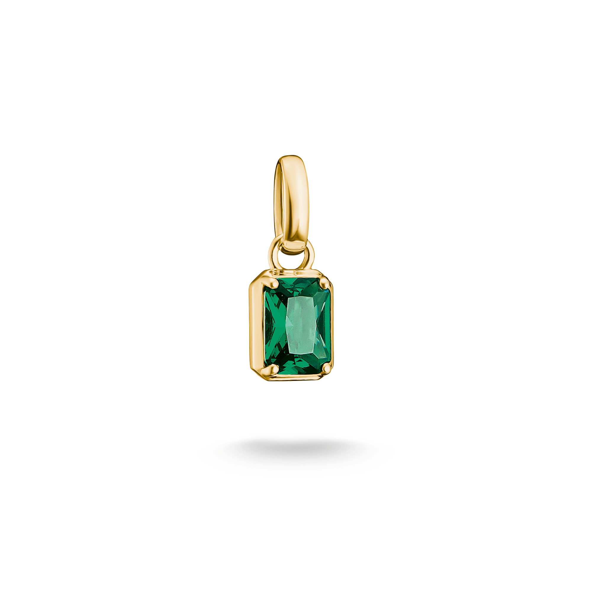 Thomas Sabo Connect Charm mit Geburtsstein für Mai in 18k Gelbgold Vergoldung, besetzt mit einem eleganten Nanokristall in Smaragdgrün, ausgestattet mit einer praktischen Öse.