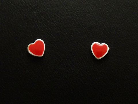 Herz Ohrstecker aus Sterling Silber mit roter Emaille, ideal für Kinder, hergestellt von Juwelier Harnisch, süßes und stilvolles Design.