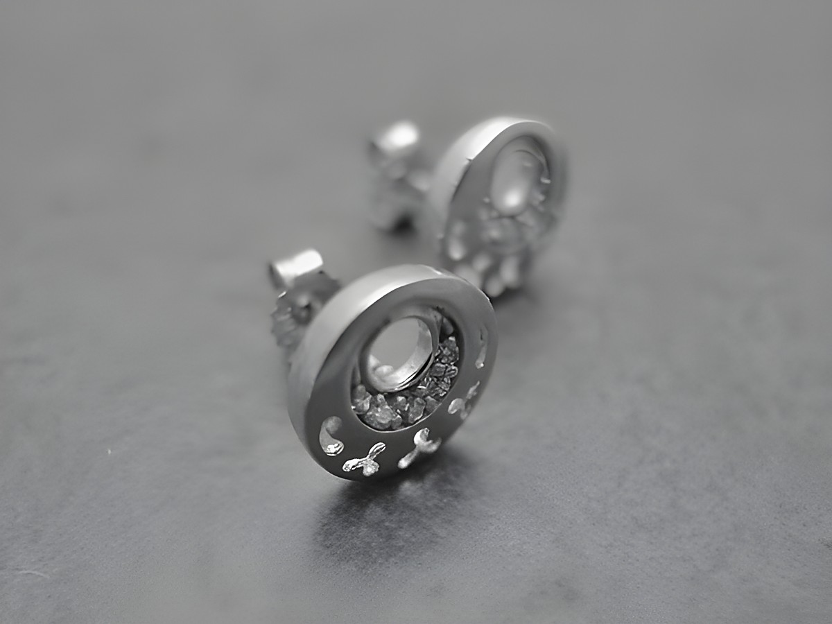 Ohrringe rund aus sterling Silber rhodiniert in elegantem Design mit weißen Zirkonia, Hersteller Juwelier Harnisch, ideal für verschiedene Anlässe.