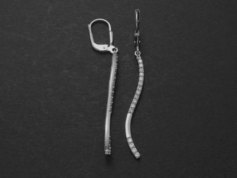 Silber Ohrringe Welle rhodiniert in modischem Design mit Zirkonia, Hersteller Juwelier Harnisch, Ohrhänger mit Stein, elegant und modern, ideales Schmuckstück für besondere Anlässe.
