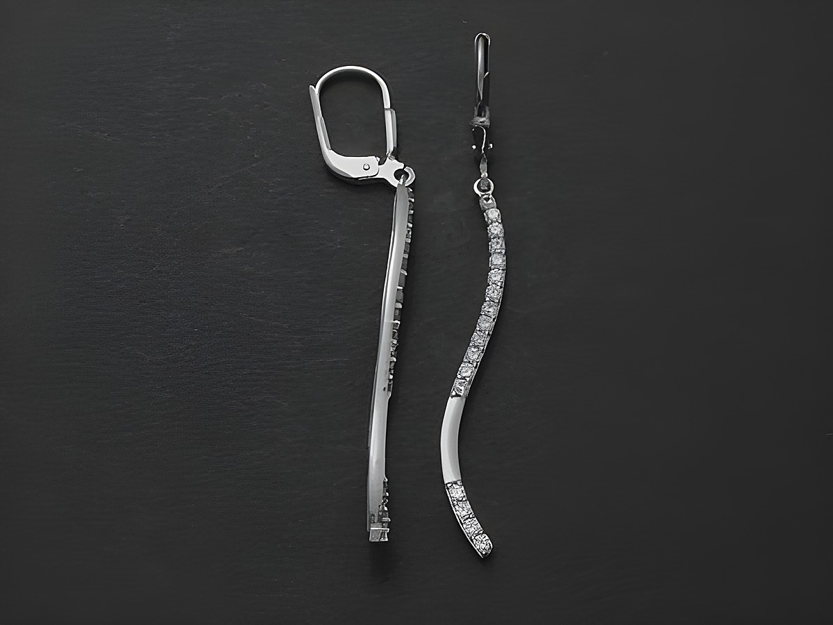 Silber Ohrringe Welle rhodiniert in modischem Design mit Zirkonia, Hersteller Juwelier Harnisch, Ohrhänger mit Stein, elegant und modern, ideales Schmuckstück für besondere Anlässe.