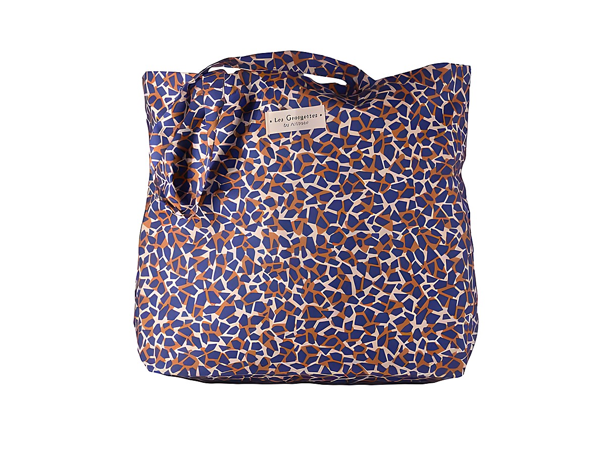 Einkaufsshopper von Les Georgettes mit einem bunten, geometrischen Muster in Blau und Orange, ideal für den täglichen Gebrauch. Maße 44x34,5 cm, praktischer Begleiter für alle Anlässe.