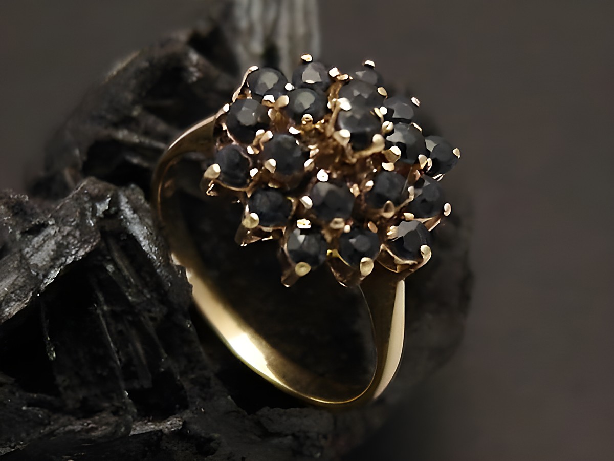 Goldring magisch Gold 333 mit Saphiren Größe 53,5 Hersteller Juwelier Harnisch bis Größe 54 17,5 in elegantem Design.