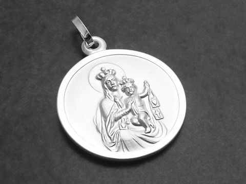 Skapulier mit der Darstellung von Maria und dem Jesuskind aus Sterling Silber, hergestellt von Juwelier Harnisch, symbolisiert den Schutzpatron.