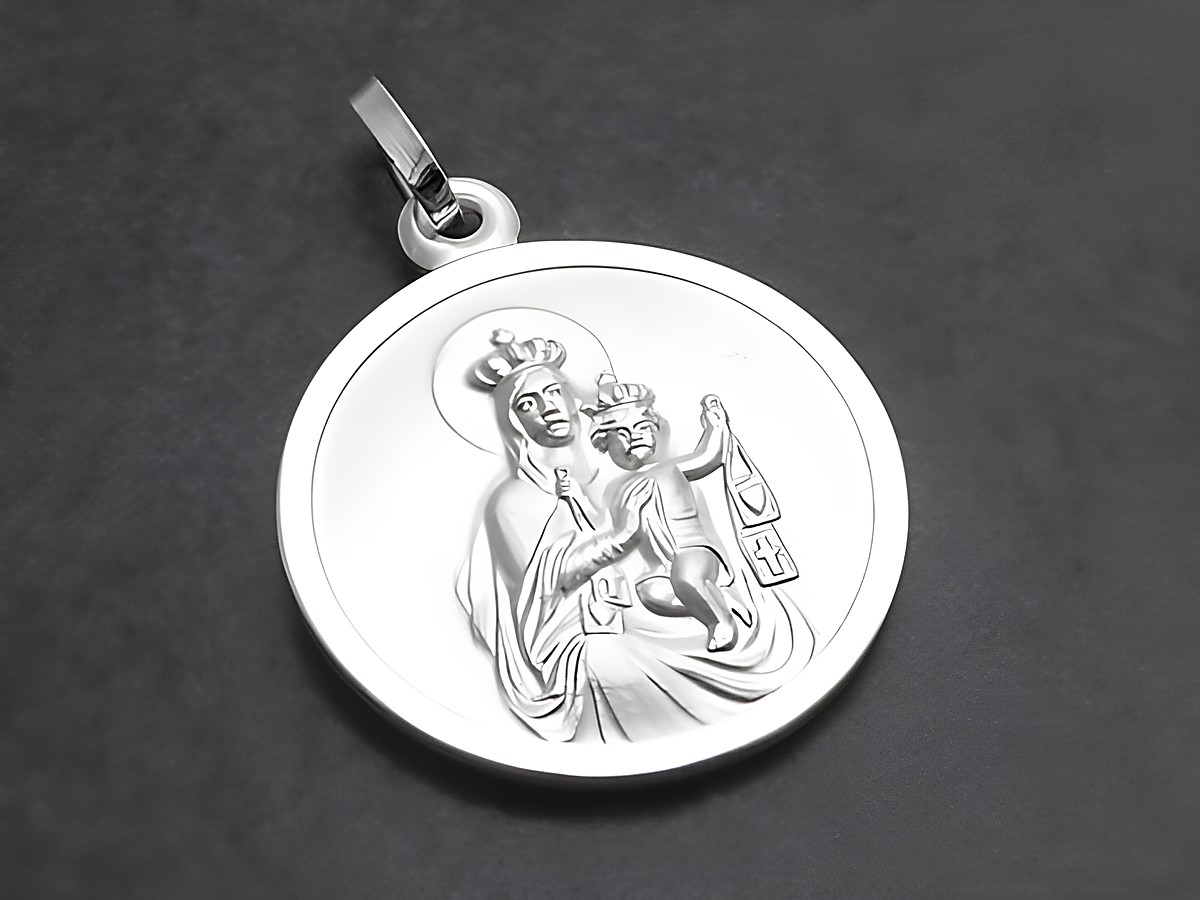 Skapulier mit der Darstellung von Maria und dem Jesuskind aus Sterling Silber, hergestellt von Juwelier Harnisch, symbolisiert den Schutzpatron. – Ansicht 2