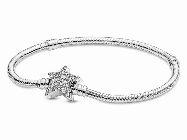 Schlangenkette Armband von Pandora aus Sterling Silber mit klarem Zirkonia Sternverschluss, 21 cm lang, elegantes Design für stilvolle Auftritte.