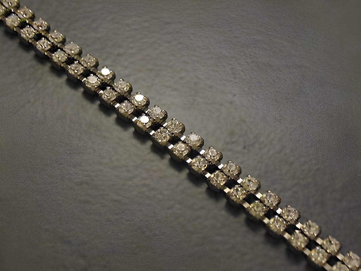 Strass Armband in weißer Farbe, 20-23 cm, silberfarben, zeitlos, Hersteller Juwelier Harnisch, ideal für elegante Anlässe, design mit funkelnden Strasssteinen.