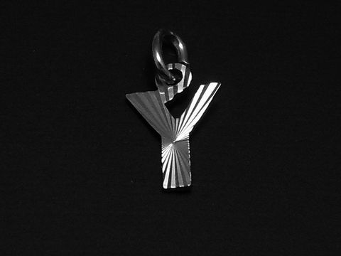 Silber Anhänger in Form des Buchstabens Y mit Druck-Diamantschliff, hergestellt von Juwelier Harnisch. Perfekte Ergänzung für individuellen Schmuck.