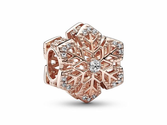 Das Bild zeigt einen charm von Pandora in Roségold, gestaltet als Schneeflocke mit klaren Zirkonia-Steinen, ideal für individuelle Schmuckstücke.