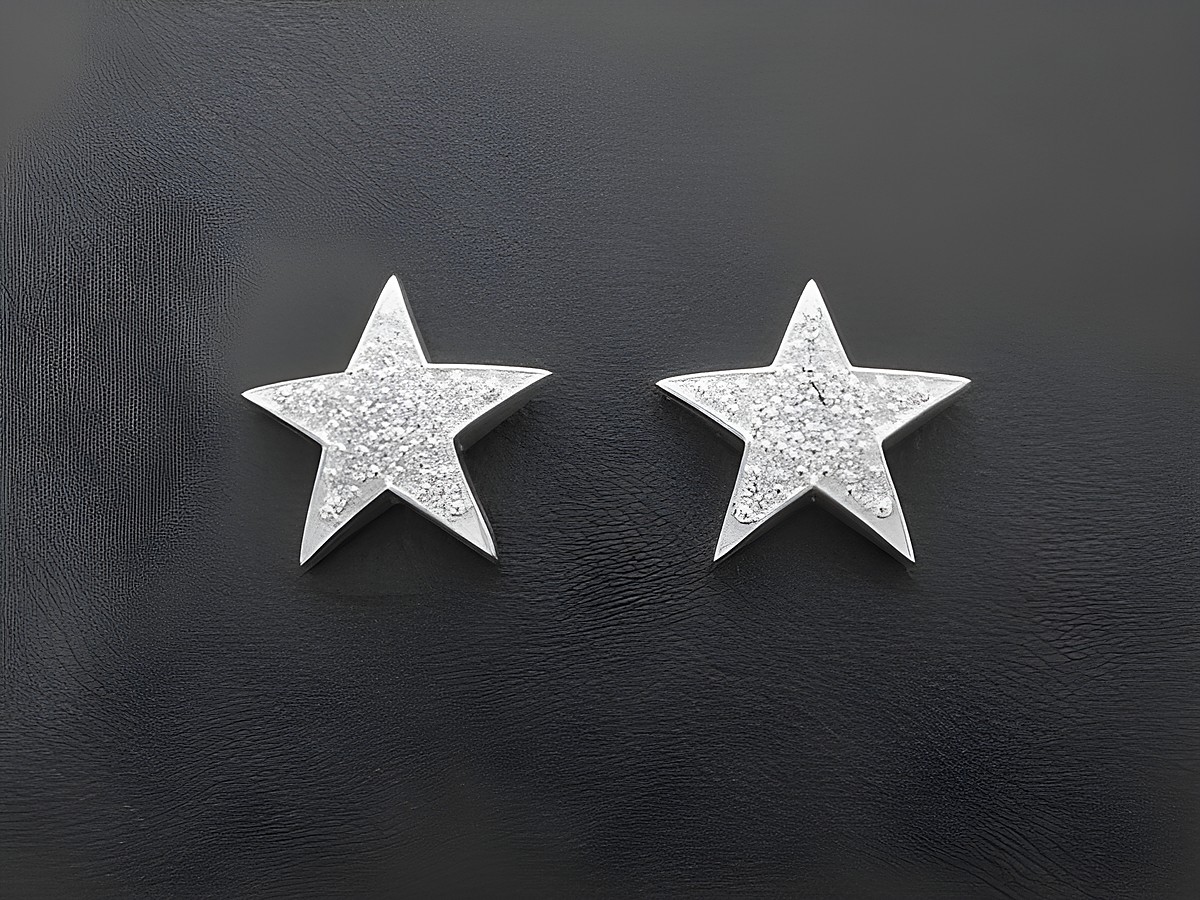 Silber Ohrringe in Form von Sternen mit Zirkonia Pave von Juwelier Harnisch, funkelnd und elegant, ideal für jeden Anlass.
