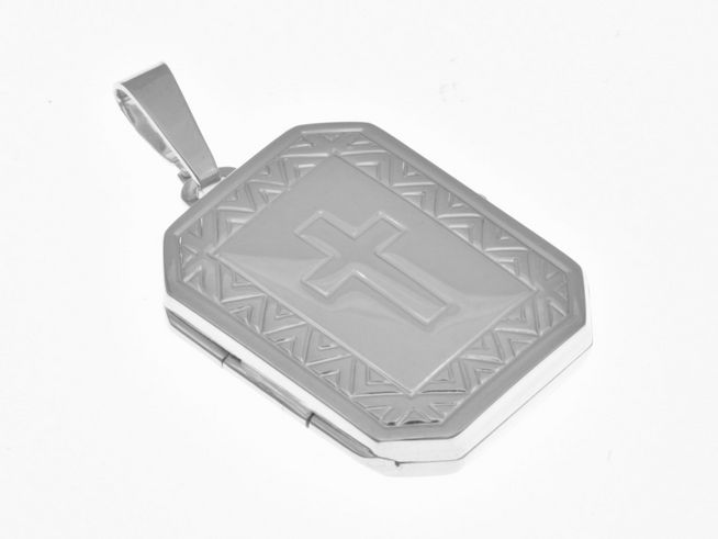 Rechteckiges Medaillon aus 375 Weißgold mit teilmattierter Oberfläche und Diamantschliff, verziert mit einem Kreuz, hergestellt von Juwelier Harnisch.