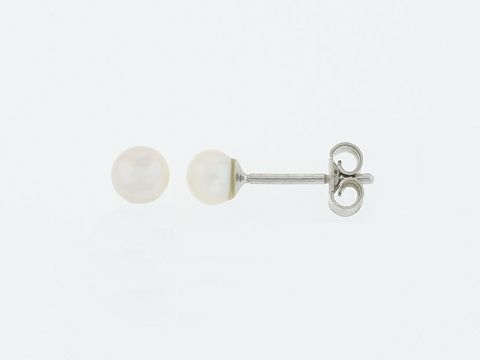 Silber Ohrringe mit Kugeln aus 4 mm Süßwasser Zuchtperlen, elegant und zeitlos, Hersteller Juwelier Harnisch. Perfekte Ergänzung für jedes Outfit.