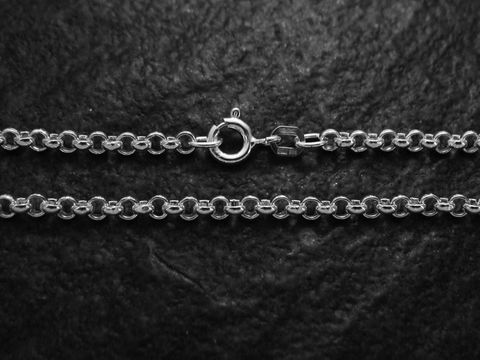 34931-0 Silber Erbskette 90 cm aus Sterling Silber mit 3 x 3 mm Erbsenmuster, Hersteller Juwelier Harnisch, detailreiche Ansicht der Kette mit Verschluss.