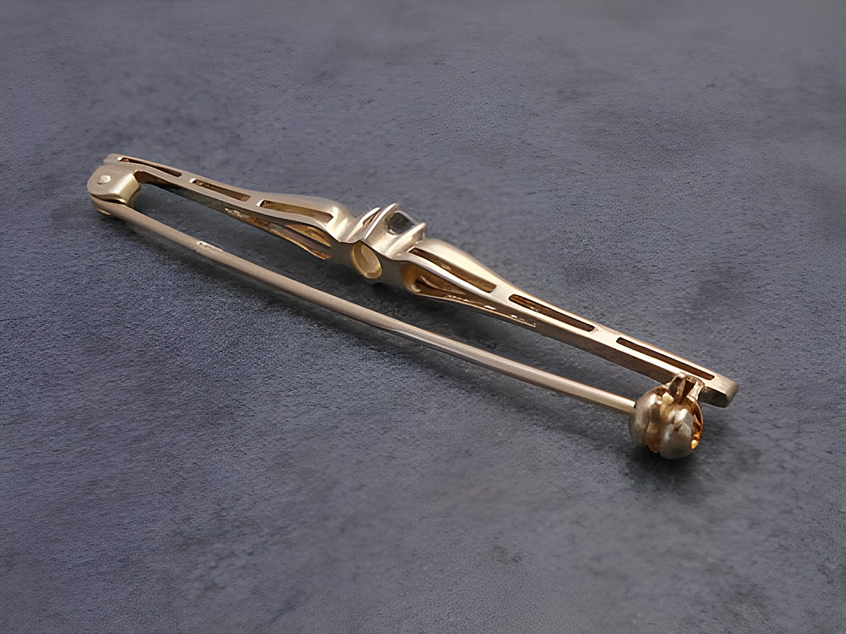 Gold Brosche edel Gold 333 mit Bergkristall als Anstecknadel, hergestellt von Juwelier Harnisch, stilvolle Brosche für elegante Akzente. – Ansicht 2