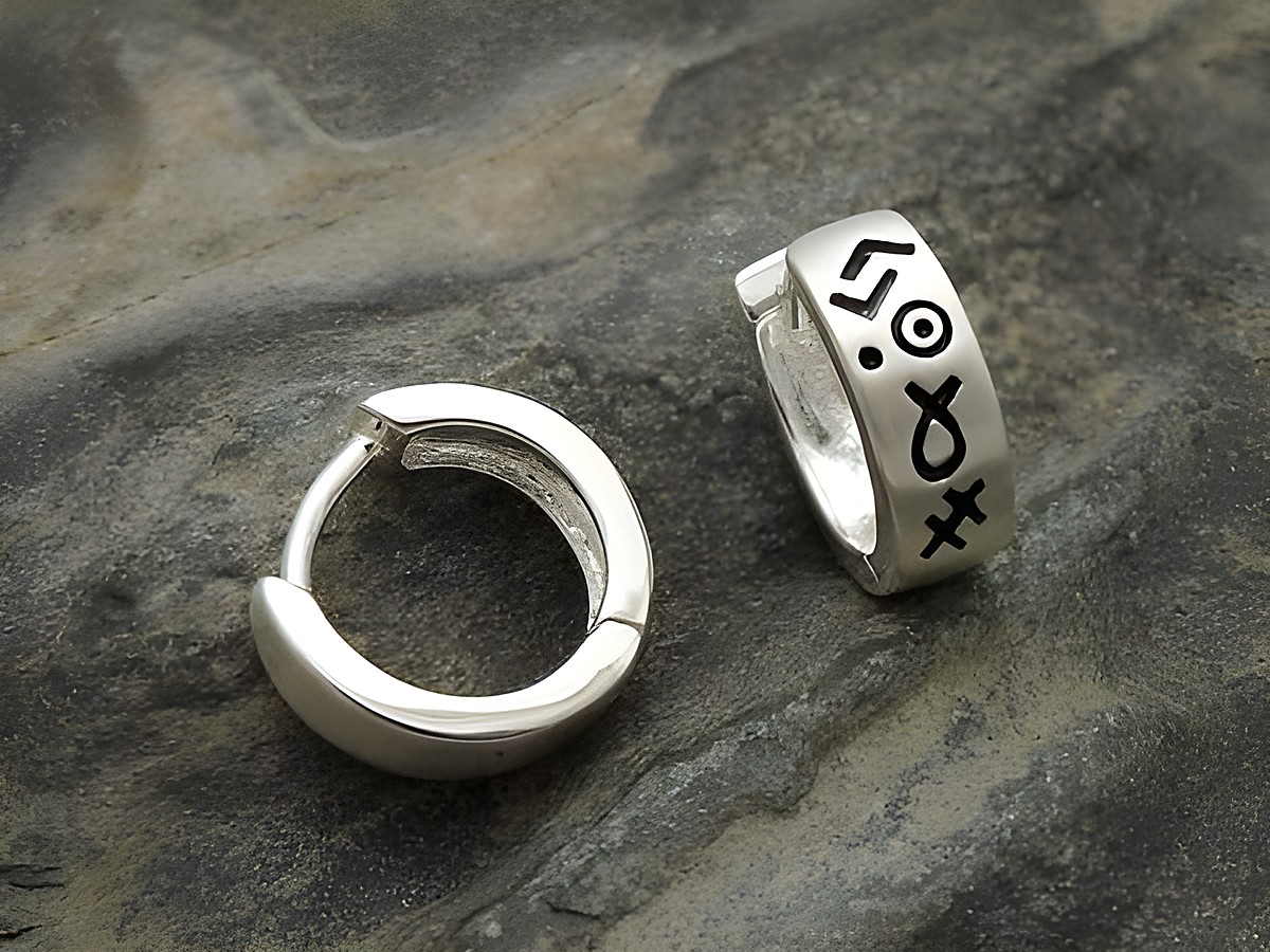 Sterling Silber Creolen mit coolen Motiven, Hersteller Juwelier Harnisch, Durchmesser bis 15 mm, elegant und modern für vielseitige Anlässe.