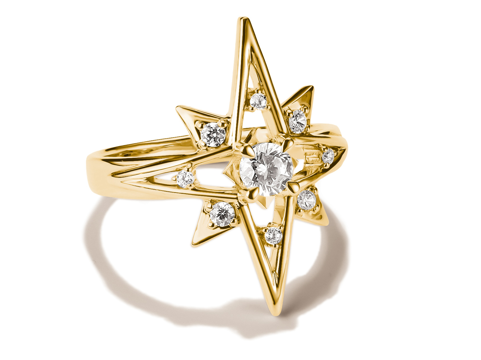 Der Ring aus 18k Gelbgold Vergoldung hat ein funkelndes Sternendesign mit einem zentralen Zirkonia und mehreren kleinen Zirkonias umgeben. Ideal für stilvolle Akzente.
