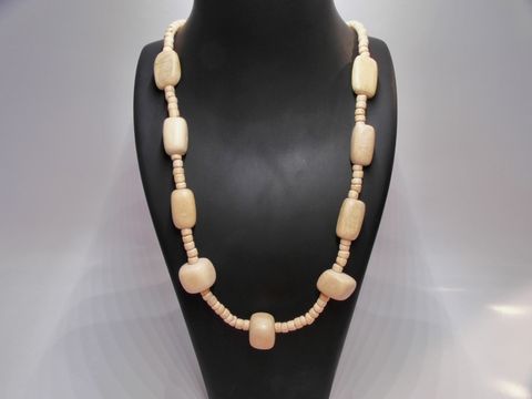 Holzkette Multiform 16 mm naturbraun 60 cm von Juwelier Harnisch, stilvolle Holzschmuck mit harmonischem Design, perfekt für jedes Outfit.